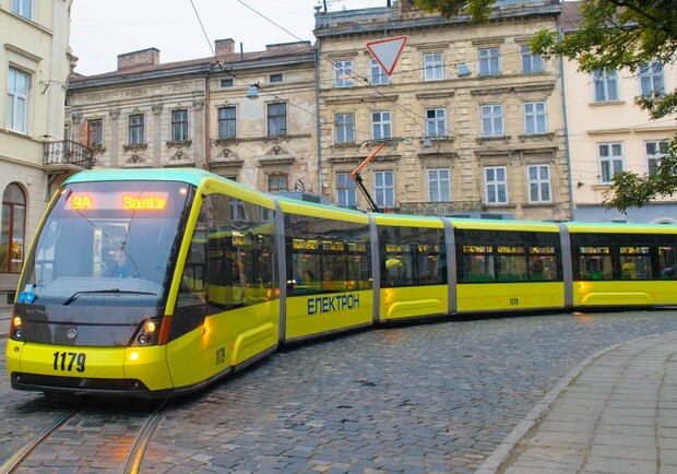 У Львові запустять на маршрути більше тролейбусів і ще два п'ятисекційні трамваї 