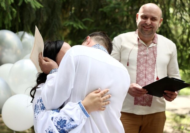 Головний лікар львівської лікарні одружив донеччанку, якій повернув зір – весільні фото. 