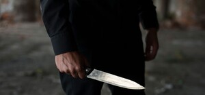 У львівській квартирі чоловік штрикнув ножем в живіт свою співмешканку
