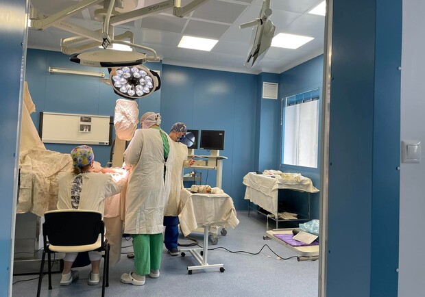 Львівські лікарі провели унікальну операцію дитині з рідкісним захворюванням 