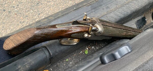 Чоловік намагався в’їхати до Києва із повною машиною зброї