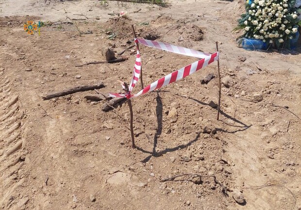 На львівському кладовищі виявили міну 