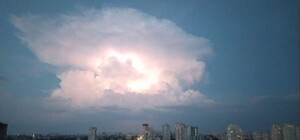 Жителів Києва налякала незвичайна хмара, схожа на ядерний гриб