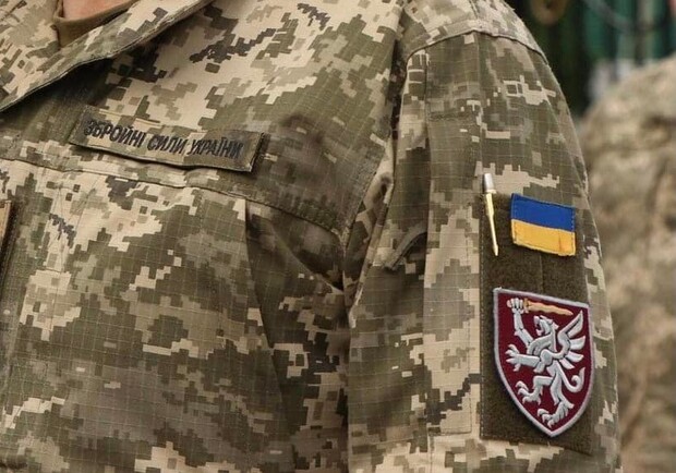 Володимир Зеленський нагородив львівську десантно-штурмову бригаду почесною відзнакою 