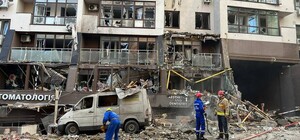 Жінка, яка вижила після ракетного обстрілу Києва, розповіла, як рятувала себе і доньку