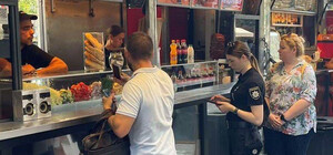 Фахівці провели перевірки у столичних закладах швидкого харчування