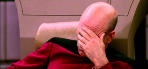 Прийшов у супермаркет з прапором: у Дніпрі чоловік пропагував комунізм