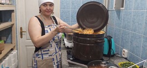 Переселенці зі Слов'янська відкрили у Львові безкоштовну їдальню 