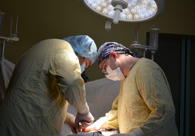 Львівські лікарі вперше провели ретрансплантацію нирки дитині 