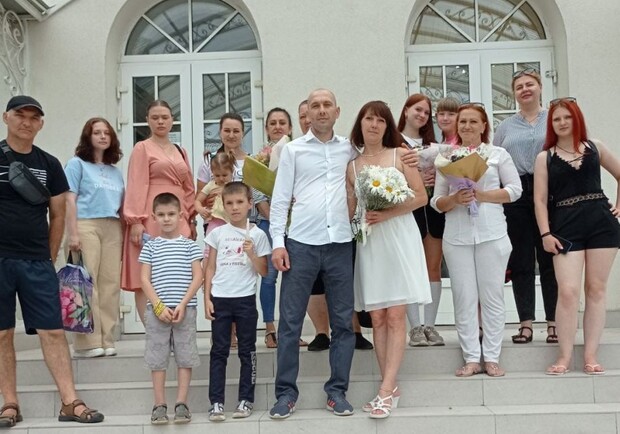 У львівському модульному містечку відгуляли весілля. 