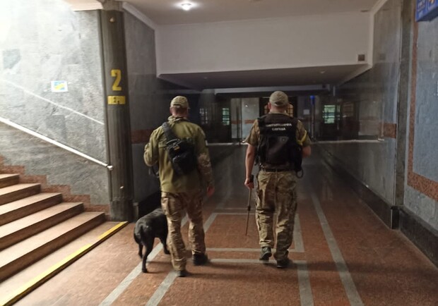 Через повідомлення про замінування із львівського вокзалу евакуювали 200 людей 