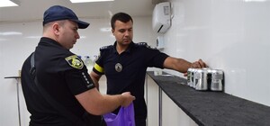 У Дніпрі закрили кіоск, де незаконно продавали алкоголь і тютюн