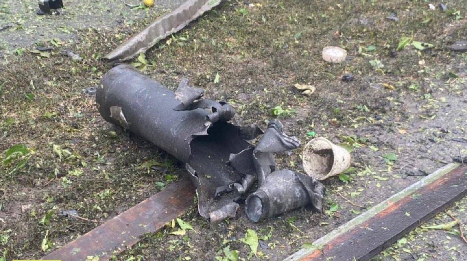 Сильні пожежі: російська армія вдарила по Індустріальному району