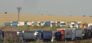На Одещині на кордоні з Румунією зібралася черга з вантажівок