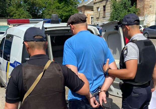 На Стрийщині чоловік прийшов в гості до сусіда і вдарив його сокирою 