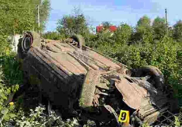 На Яворівщині п'яний львів'янин перекинув на дах автомобіль, є постраждалі. 