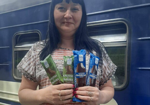 У двох потягах, що курсують через Львів почали продавати морозиво 