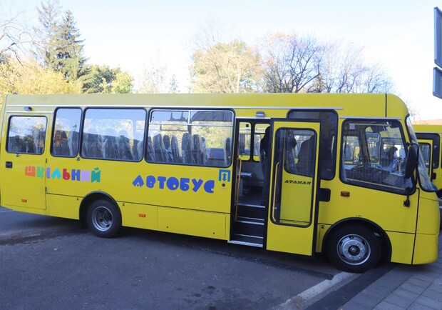 На Львівщині бракує понад 100 шкільних автобусів 