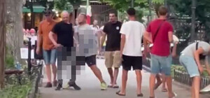 Агресивному продавцю фотографій із голубами на Дерибасівській вручили повістку