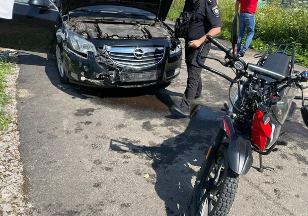 На Львівщині п’яний мотоцикліст влетів в автомобіль 