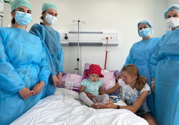Львівські лікарі вперше провели трансплантацію кісткового мозку дитині 