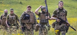 Колекторам в Україні тепер заборонено стягувати борги з військових та їхніх сімей