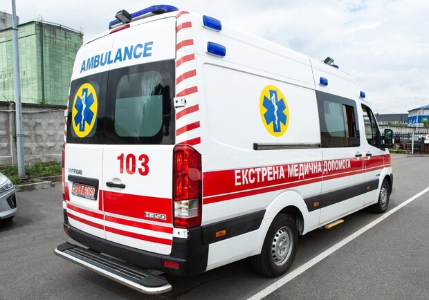 У Львові перехожі та патрульні надали домедичну допомогу чоловікові, який вчинив спробу самогубства 