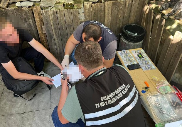 Поліція затримала 29-річного львів’янина, який вивозив чоловіків за кордон 