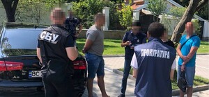 Львівського поліцейського затримали за хабар та зловживання впливом