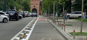 З осені в Україні велодоріжки відділятимуть бордюрами від автопарковок