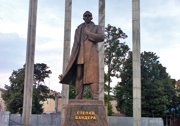 Львів'янин публічно закликав росіян знищити пам'ятник Бандері 