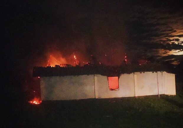 В пожежі на Городоччині загинув чоловік, будинок згорів повністю 