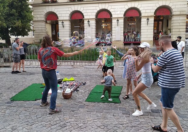 Майстерки, обмін іграшками, фудкорт: львів’ян кличуть на дитячий фестиваль у парк. 