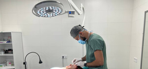 В Одесі хірург безкоштовно робить пластичні операції потерпілим від війни