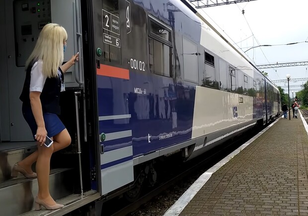 Львівська залізниця відновлює рух «Прикарпатського експреса» за новими маршрутом і розкладом 