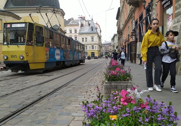 Функція відслідковування руху львівського громадського транспорту у City Helper Bot знову доступна – як це працює. 
