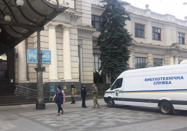 Через повідомлення замінування у Львові проводять евакуацію з возкалу і ринків 