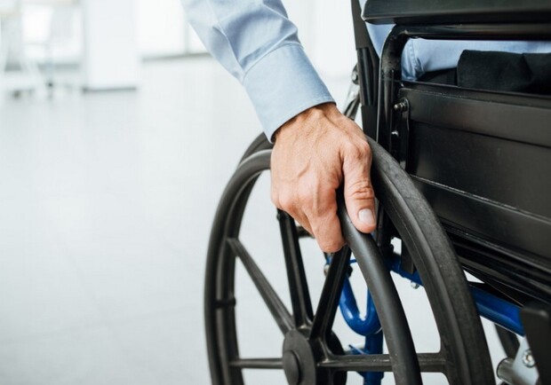 У Львові чиновниця з лікарем "перетворювали" здорових чоловіків на інвалідів. 