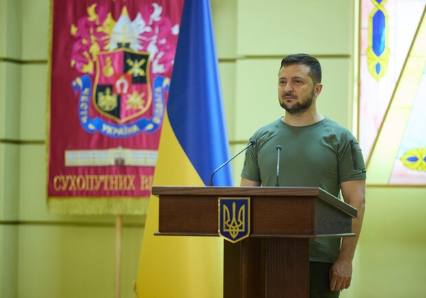 Зеленський відвідав академію Сухопутних військ у Львові і вручив нагороди курсантам 