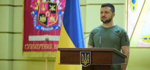 Зеленський відвідав академію Сухопутних військ у Львові і вручив нагороди курсантам