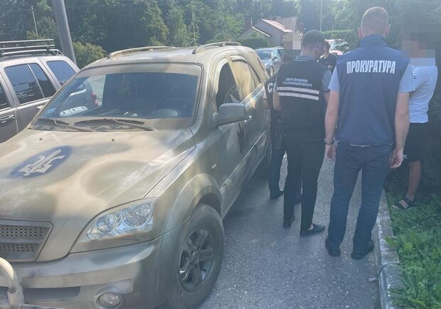 Львівська поліція затримала мешканців Запоріжжя, які продавали призначені для ЗСУ автомобілі 