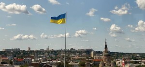 У Харкові замінили полотнище флагу на найвищому флагштоці України (відео)