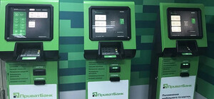 Частина терміналів ПриватБанку на Одещині не приймають 500 та 1000 гривень