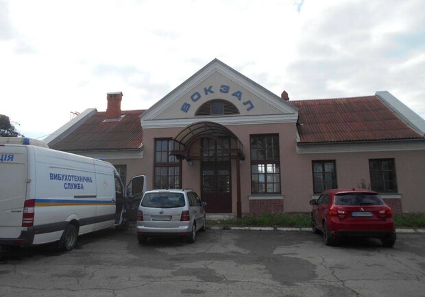 У Городку чоловік ходив по місту з гранатою 
