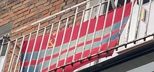 У Червонограді судитимуть чоловіка за комуністичний прапор на балконі