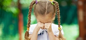 Столичні патрульні допомогли маленькій дівчинці, яка загубилась у великому місті