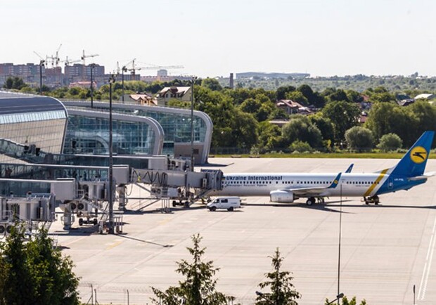 Львівський аеропорт може першим відновити польоти в Україні 