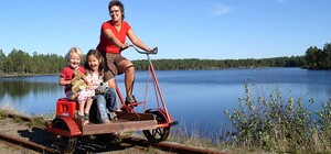 Львів'ян запрошують на екскурсії на велодрезині