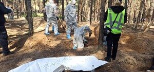 Сліди тортур, pов'язані руки: в Ізюмі продовжується ексгумація тіл загиблих (фото, відео)
