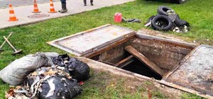 Взуття, будматеріали і шини: комунальники розповіли, чим львів'яни засмічують каналізацію